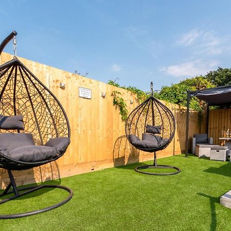 Exquisite Cardiff Apartments- With Garden Lounge & Games Room מראה חיצוני תמונה