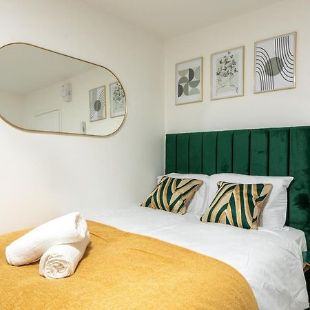 Exquisite Cardiff Apartments- With Garden Lounge & Games Room מראה חיצוני תמונה