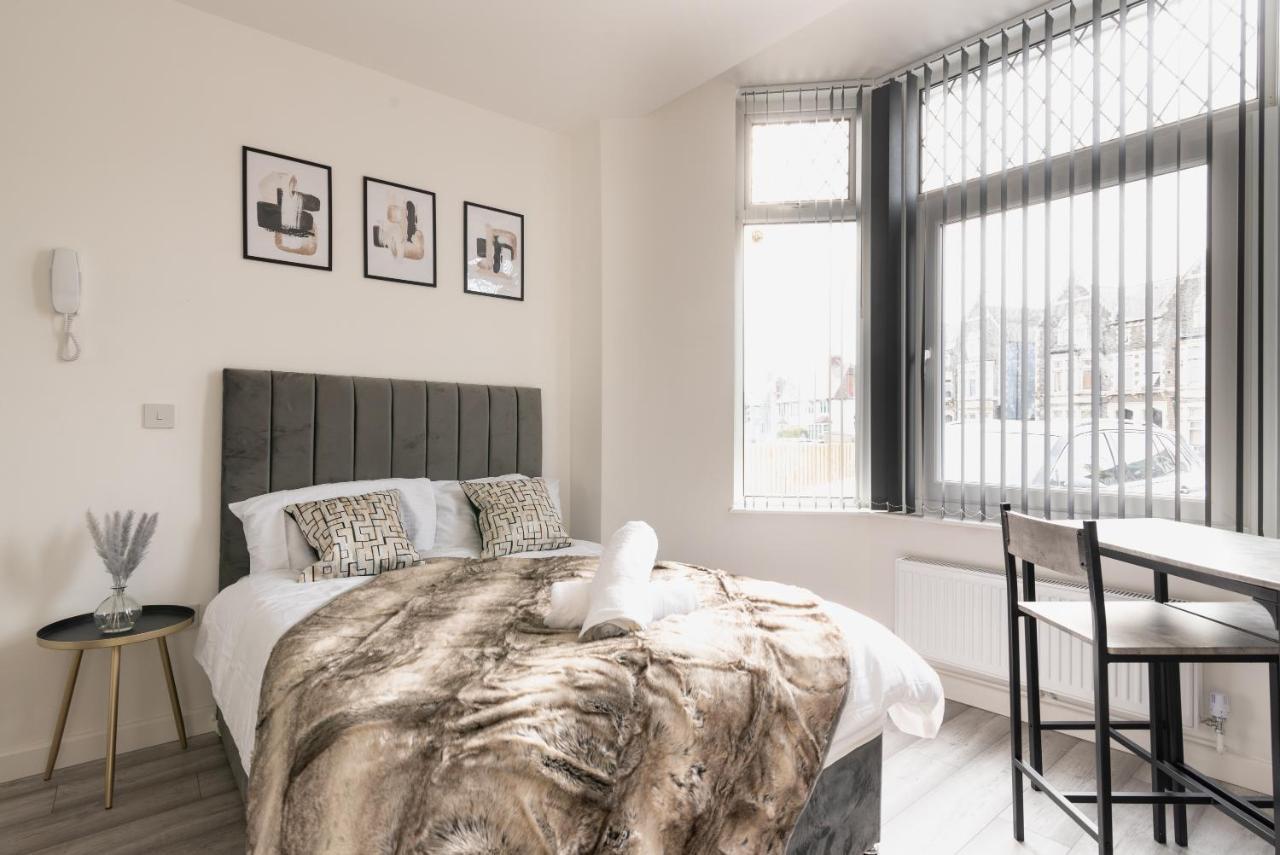 Exquisite Cardiff Apartments- With Garden Lounge & Games Room מראה חיצוני תמונה