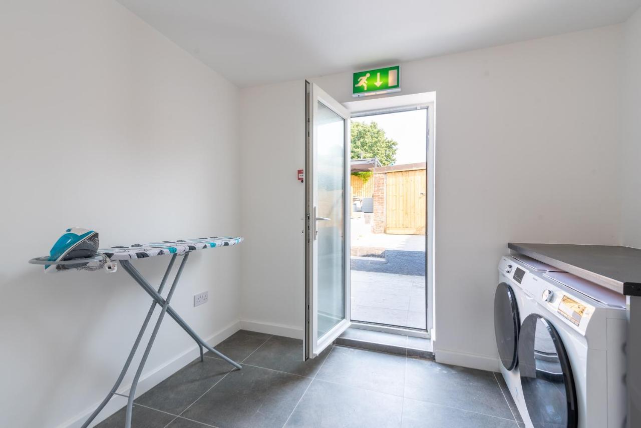 Exquisite Cardiff Apartments- With Garden Lounge & Games Room מראה חיצוני תמונה