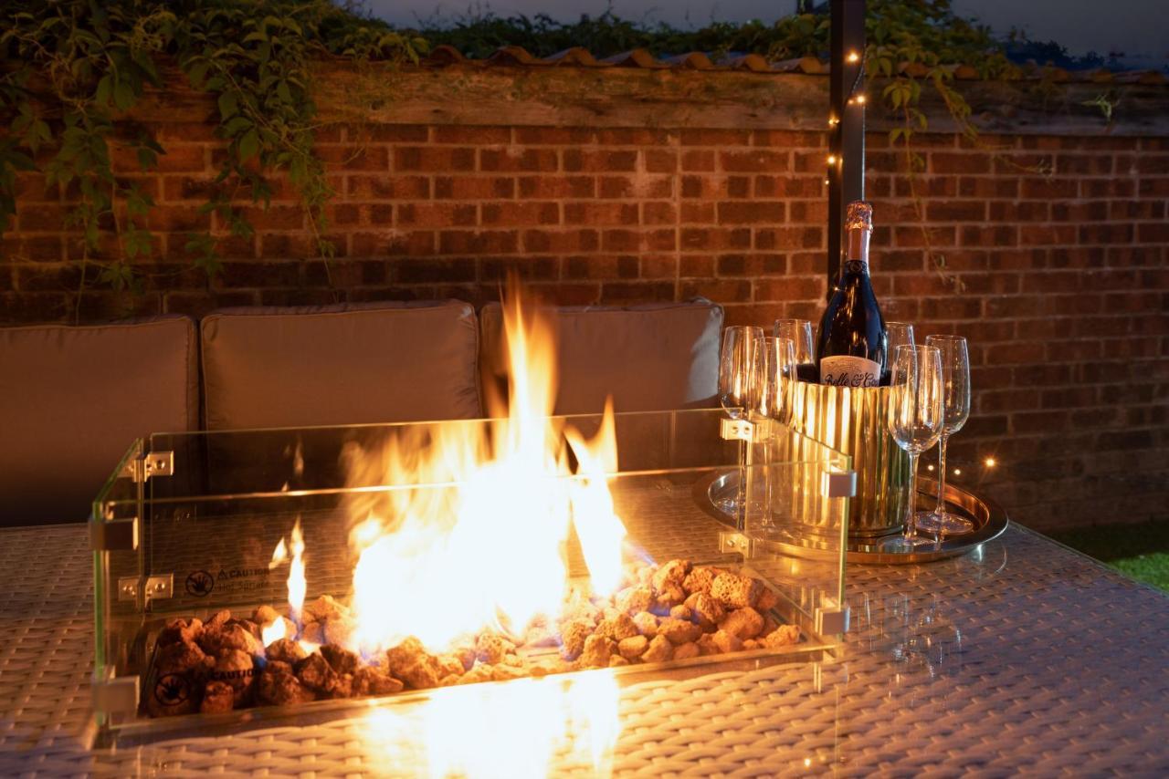 Exquisite Cardiff Apartments- With Garden Lounge & Games Room מראה חיצוני תמונה