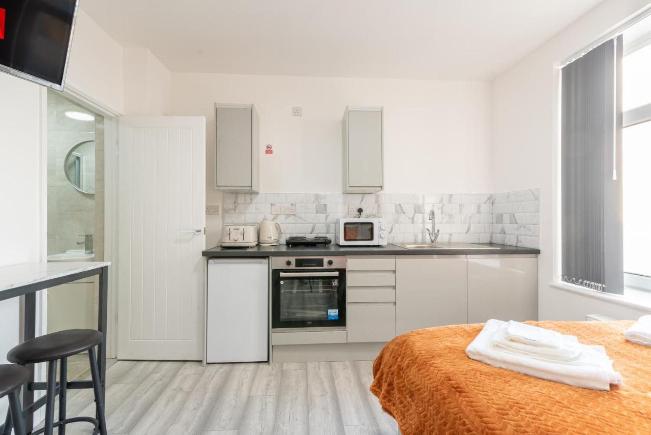Exquisite Cardiff Apartments- With Garden Lounge & Games Room מראה חיצוני תמונה