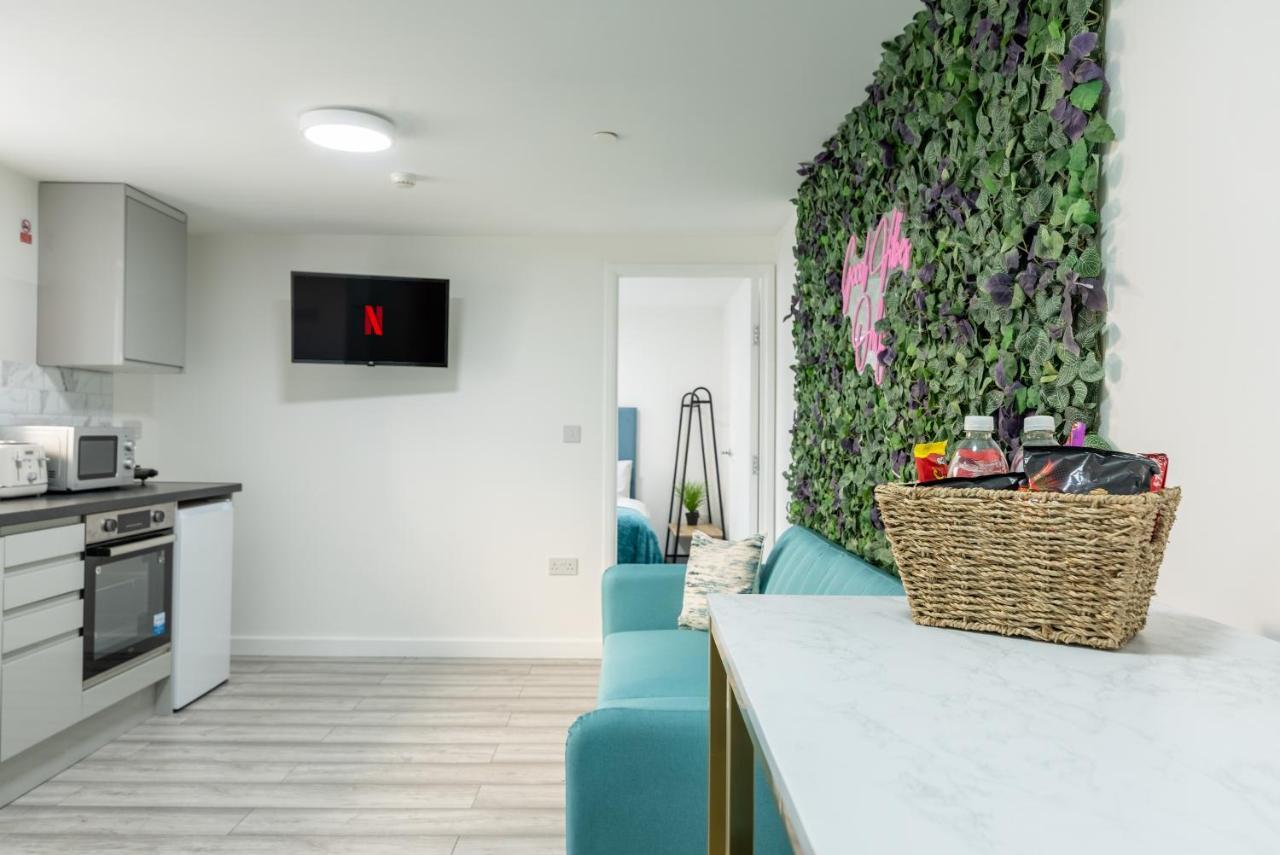 Exquisite Cardiff Apartments- With Garden Lounge & Games Room מראה חיצוני תמונה