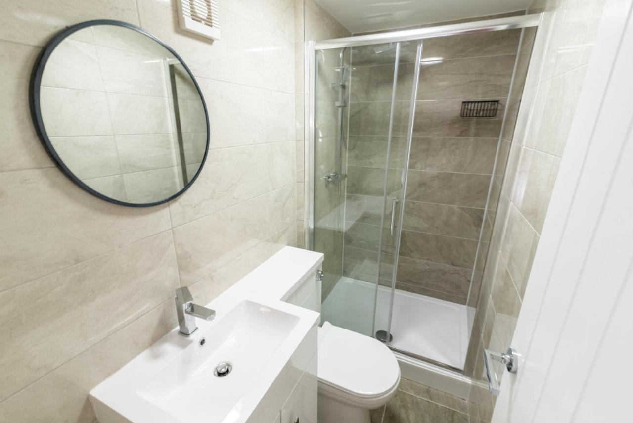 Exquisite Cardiff Apartments- With Garden Lounge & Games Room מראה חיצוני תמונה