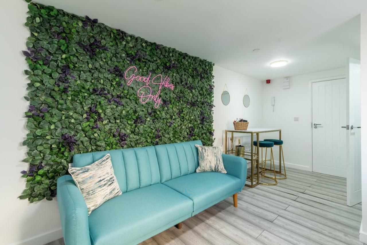 Exquisite Cardiff Apartments- With Garden Lounge & Games Room מראה חיצוני תמונה